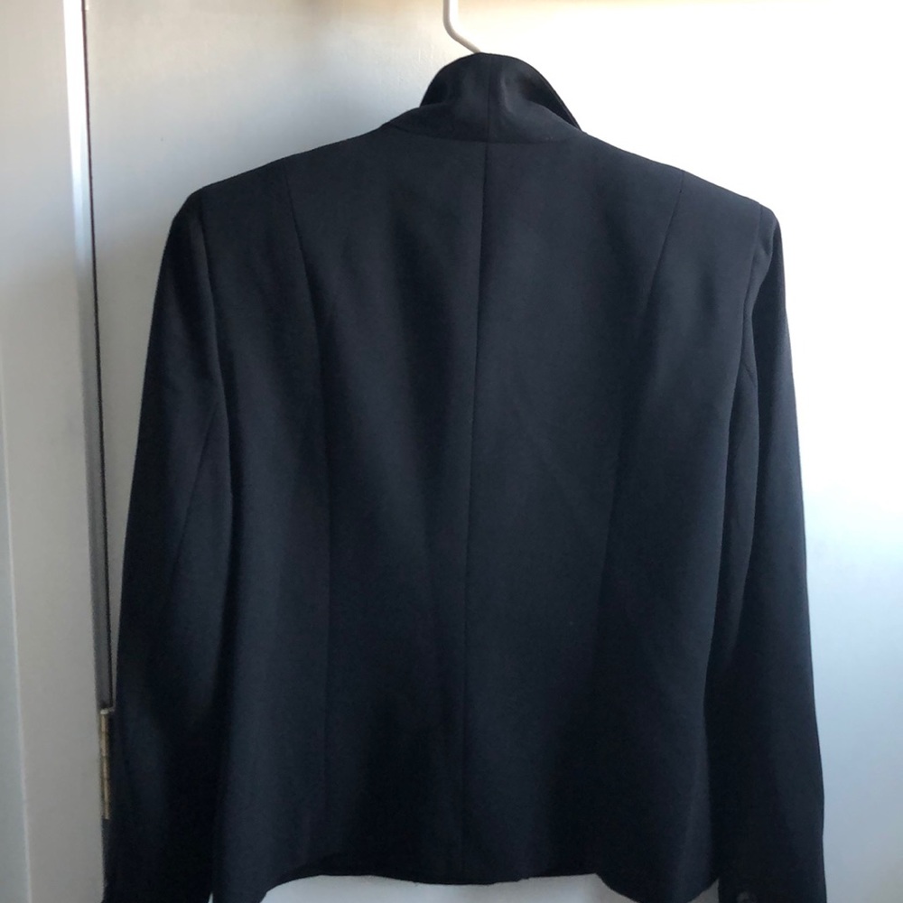 Three button down black blazer - Picture 3 of 4
